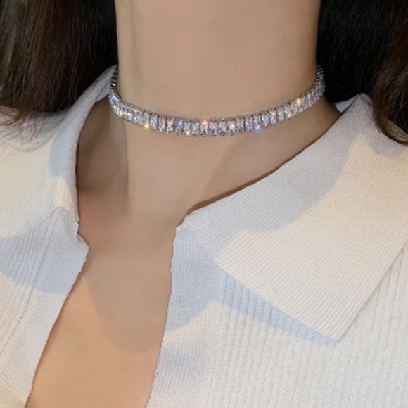 NEW 18K WHITE GOLD DIAMOND BAGUETTE NECKLACE - Picture 3 of 6